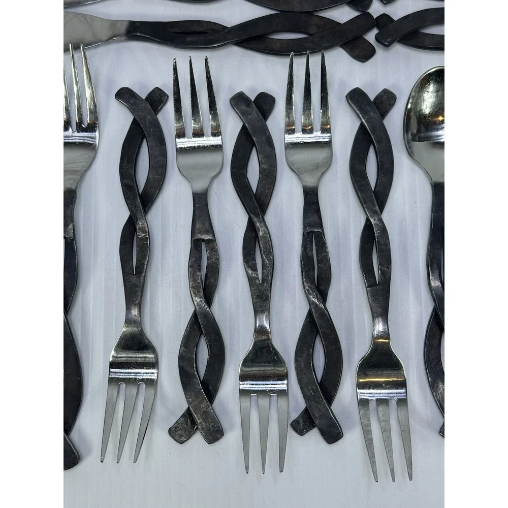 27 Retroneu SPAGHETTI 3 Dinner 5 Salad 8 Tablespoons 6 Teaspoons 5 Knives Flat